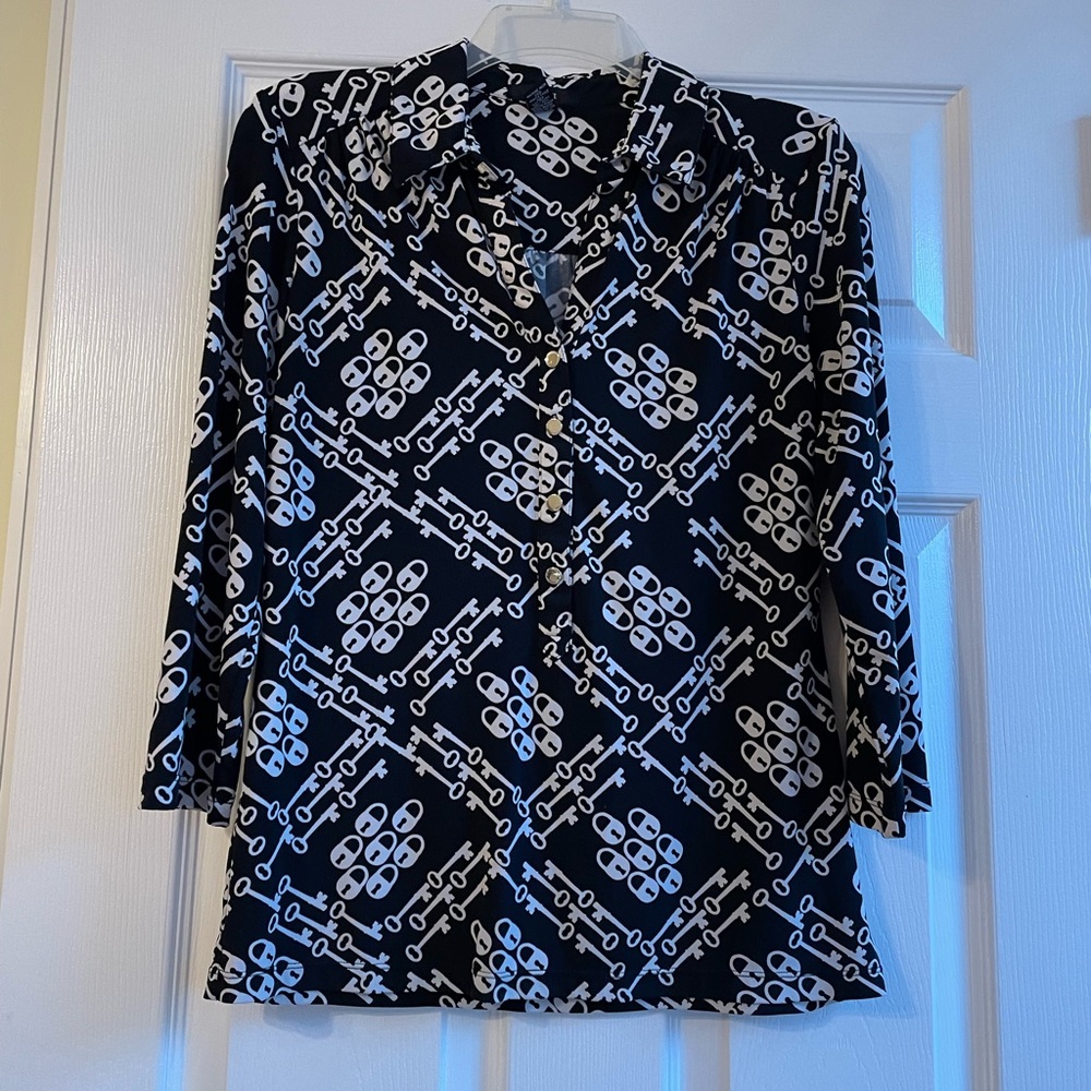 Alfani v neck top- like new!